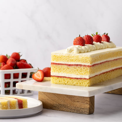 The Original Cakerie Strawberry Shortcake - 6 Cut